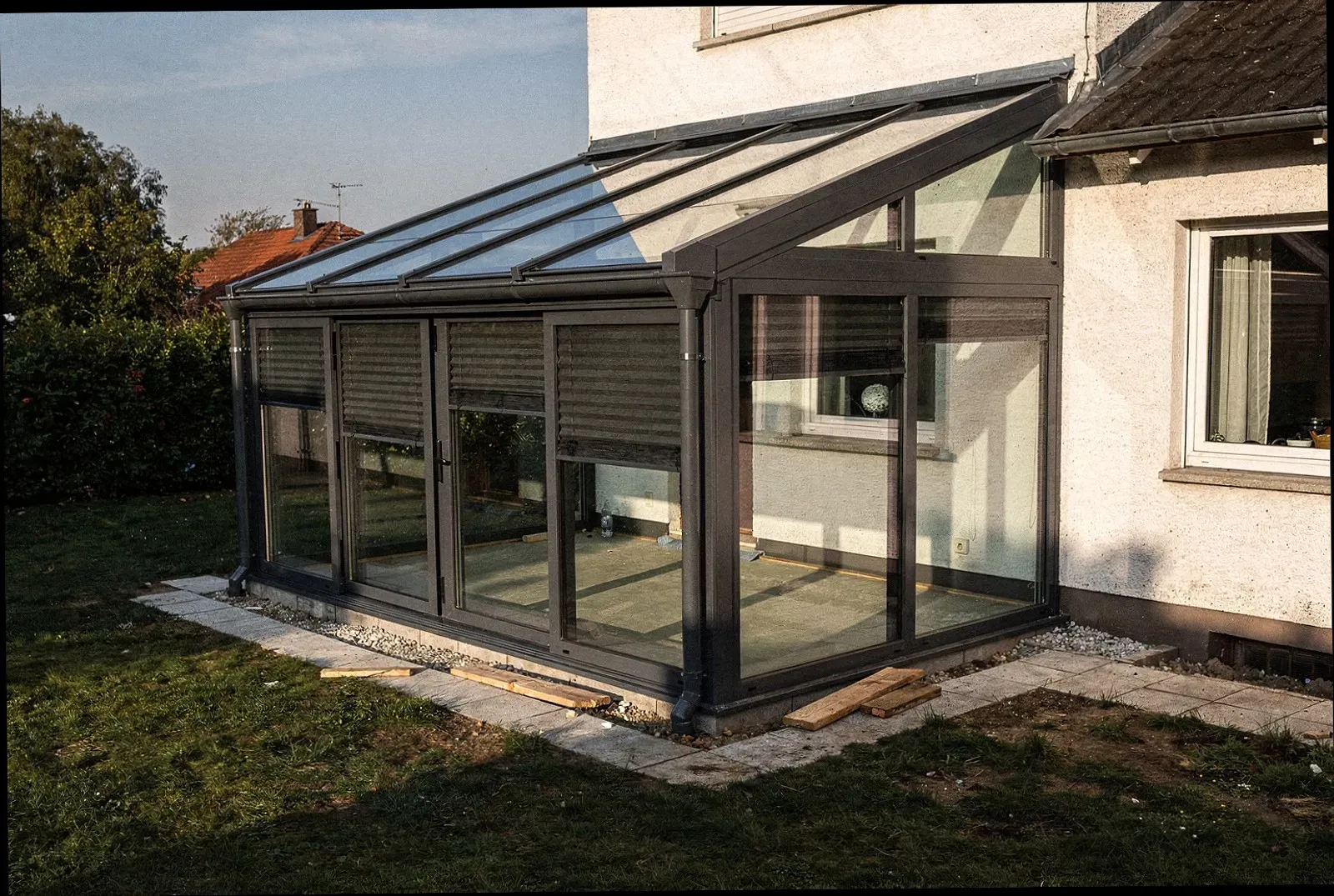 Neu errichteter Kaltwintergarten mit Pultdach in Bochum